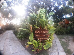 Vista frontal de la propiedad