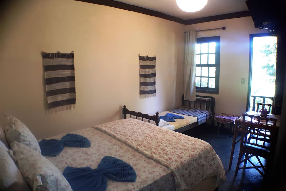 Minibar, cortinas blackout, wifi gratis y ropa de cama