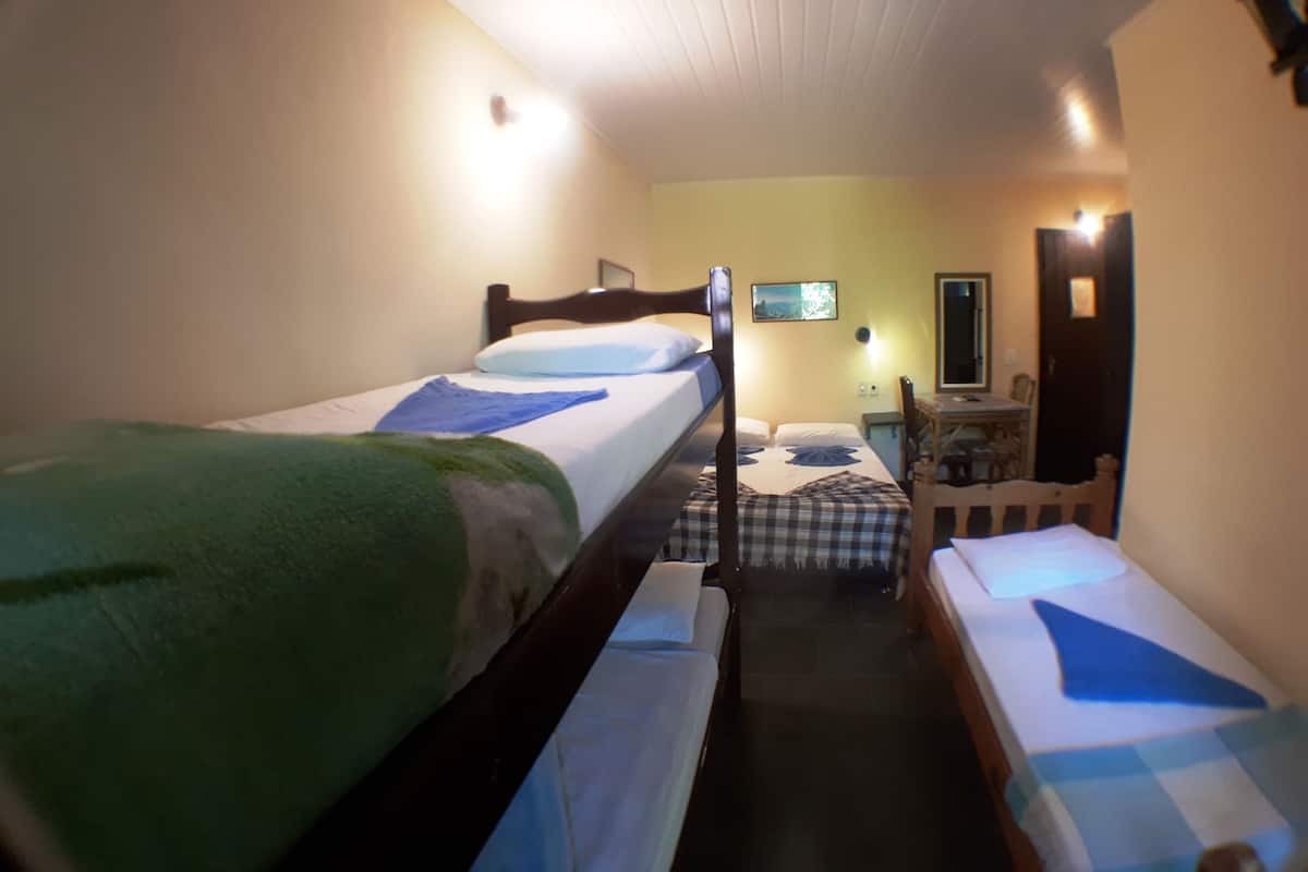 Minibar, cortinas blackout, wifi gratis y ropa de cama