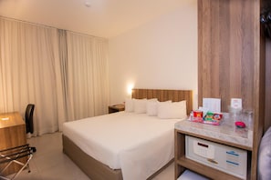 Minibar, in-room safe, desk, blackout drapes - NB Hotéis (Aracaju)