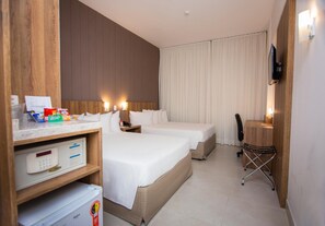 Minibar, coffres-forts dans les chambres, bureau, rideaux occultants