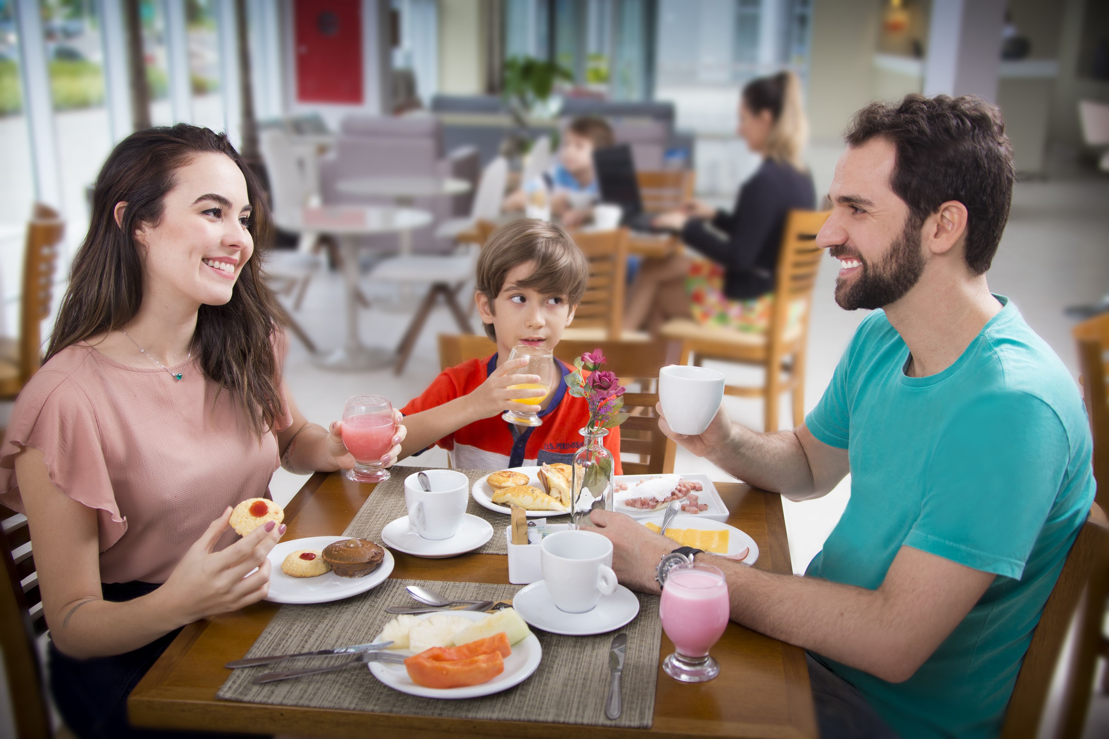 朝食 (ビュッフェ)、毎日提供 (無料)