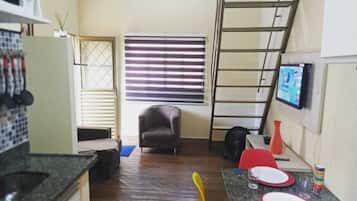 Apartamento 04 | 私人廚房 | 雪櫃、微波爐、焗爐、爐具