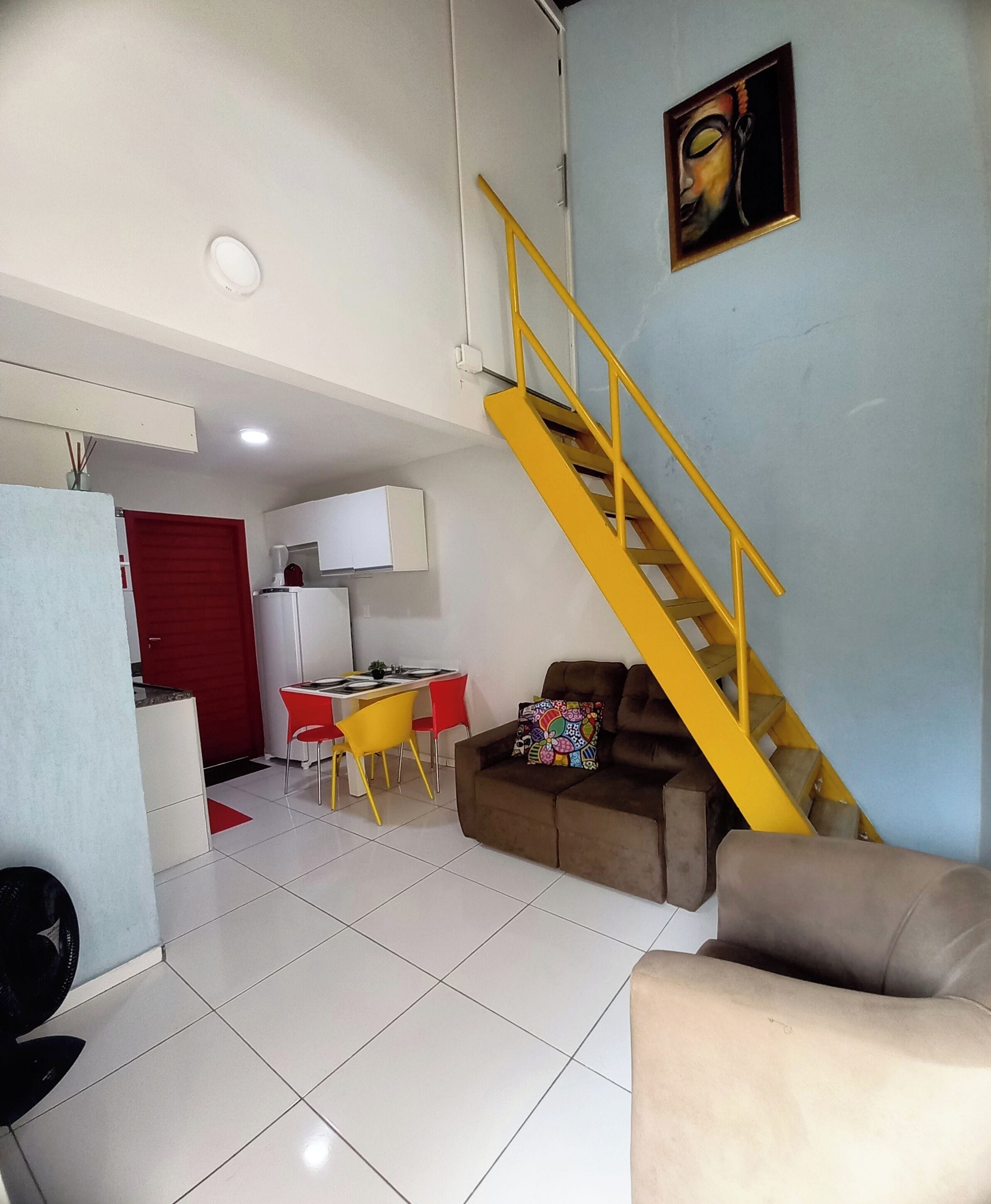 Departamento familiar, 1 habitación, cocina, vista al jardín | Área de sala de estar | Televisión LED de 32 pulgadas con canales digitales y televisión 