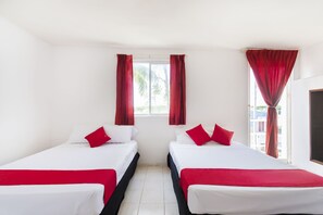 スタンダード ルーム ダブルベッド 2 台 | デスク、防音設備、アイロン / アイロン台、WiFi (無料)