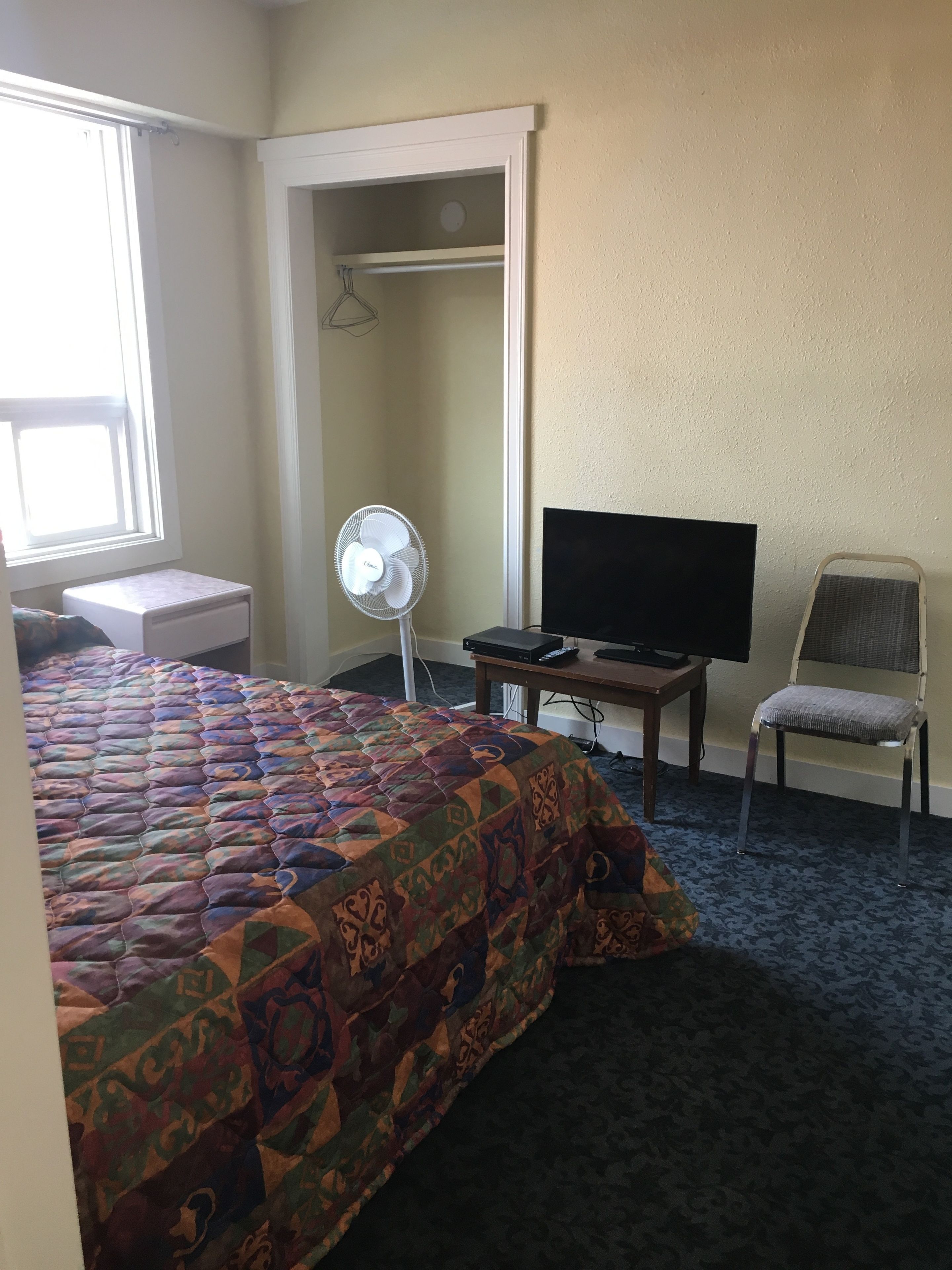 Desk, free wired internet, bed sheets