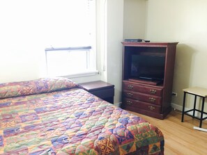 Standard Room, 1 Queen Bed | Room amenity