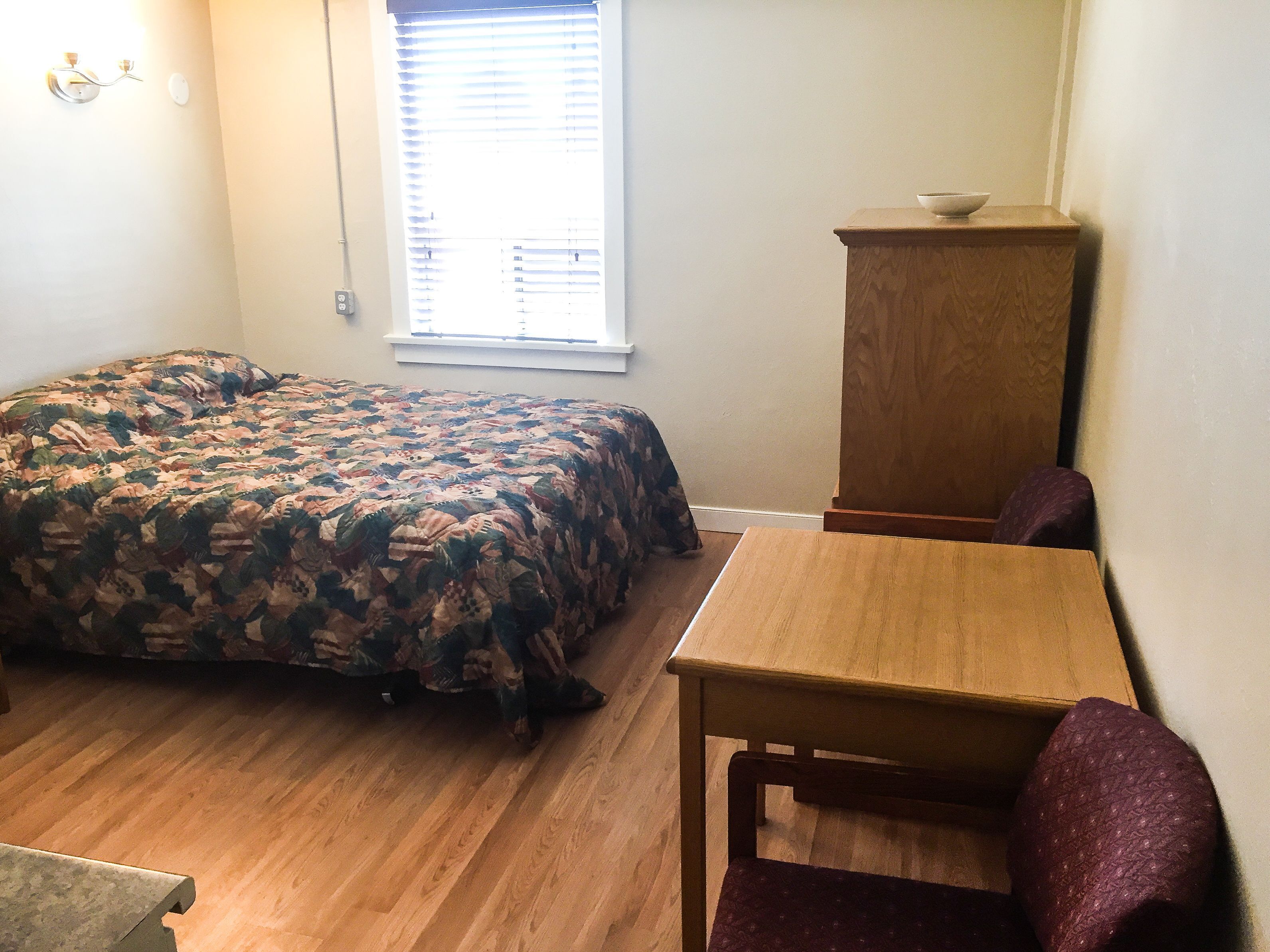 Desk, free wired internet, bed sheets