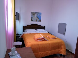 Premium bedding, in-room safe, free WiFi