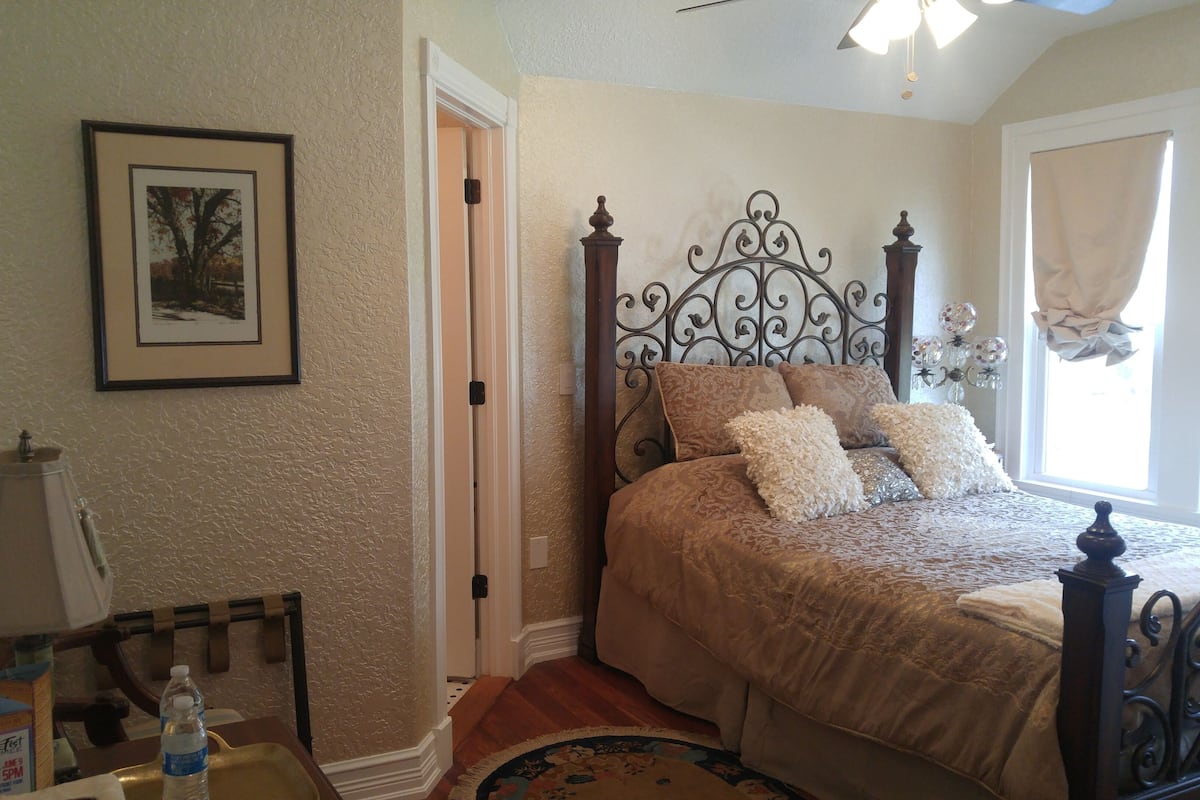 Superior Double Room, 1 Katil Ratu (Queen) | Dihias secara berasingan, ruang kerja komputer riba