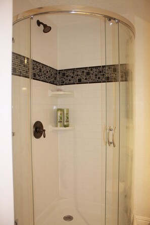 Habitación doble exclusiva, 1 cama King size | Regadera en el baño