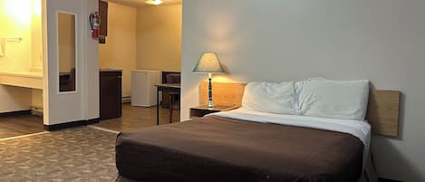 Standard Room, 1 Queen Bed, Kitchenette | Free WiFi, bed sheets
