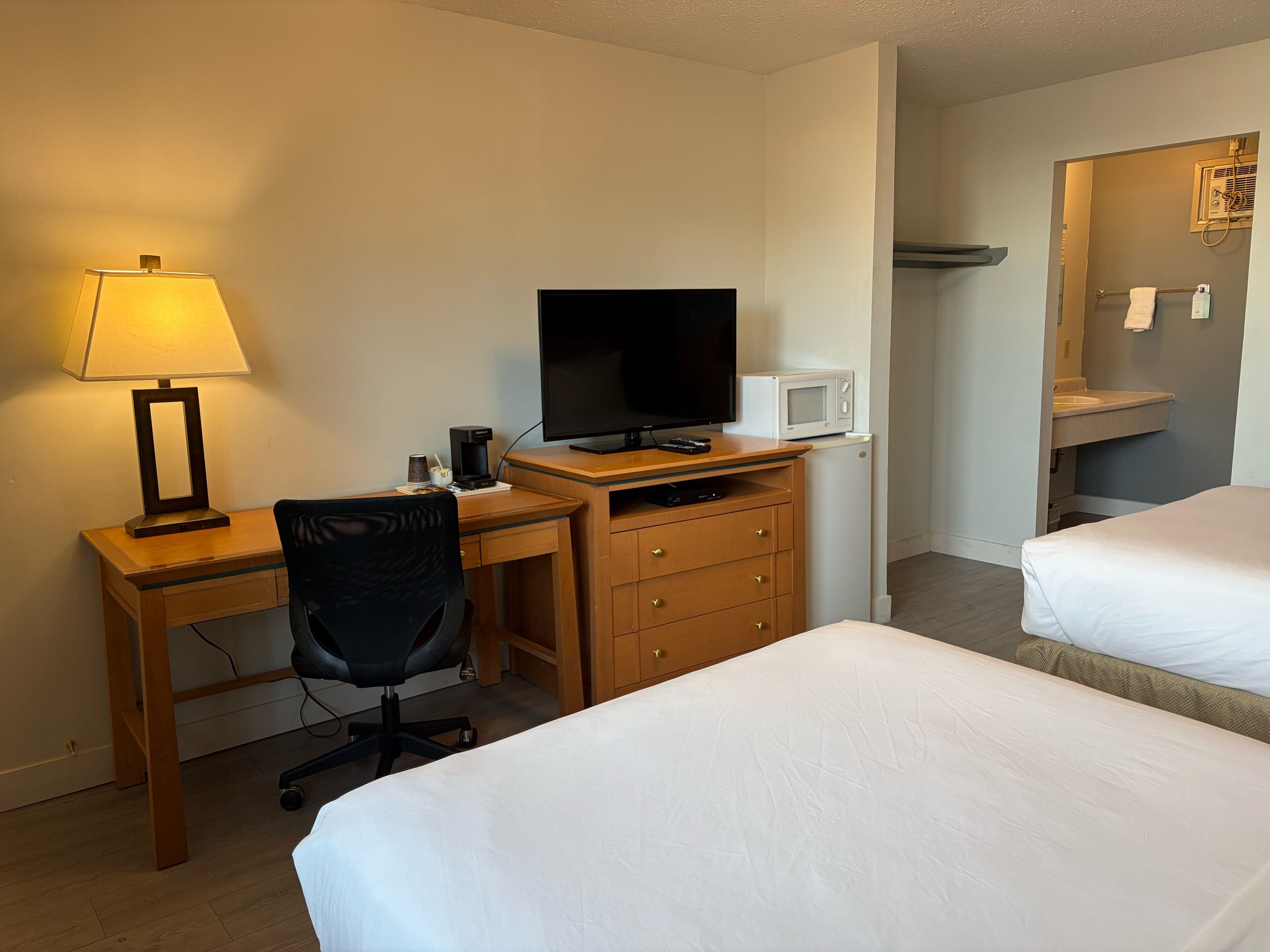 Standard-Doppelzimmer, 2 Doppelbetten | Kostenloses WLAN, Bettwäsche