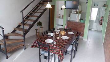 Apartment (4 People) | In-room dining
