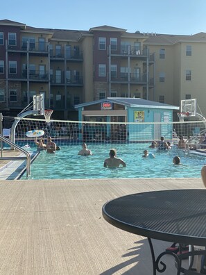 Sisäuima-allas, ulkouima-allas