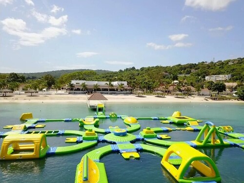 8Br, 7Ba, fully staffed Jamaica Villa for rent with Chef and Butler