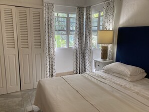 3 chambres, coffres-forts dans les chambres, fer et planche Ă repasser