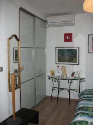 1 chambre, fer et planche à repasser, Wi-Fi, draps fournis