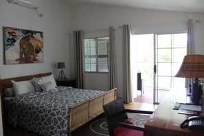 Minibar, in-room safe, desk, iron/ironing board - Waterfront Lodge (Nuku'alofa)