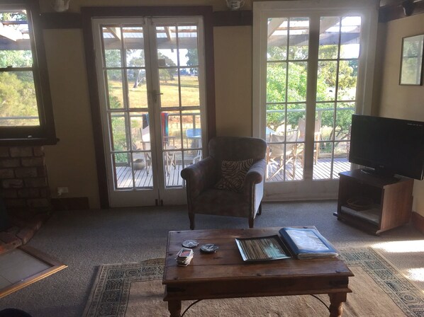 Hus - 3 sovrum - utsikt mot trädgården | Executive lounge