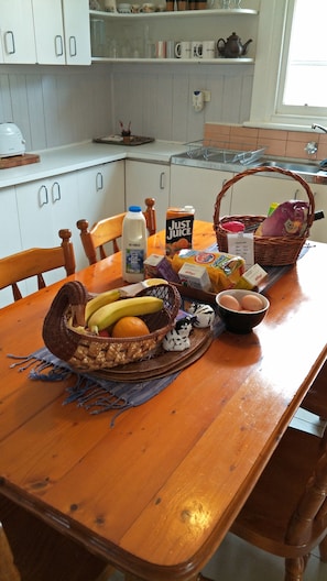 Free local cuisine breakfast