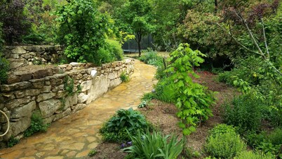 Self-contained apartment in a villa on 4000 square metres of land