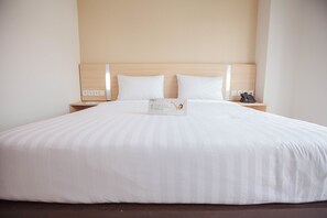 Desk, free WiFi - Whiz Prime Sudirman Makassar (Makassar)