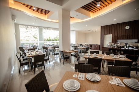 Restaurante. Whiz Prime Sudirman Makassar