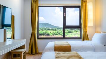 5. Suite M terrace | 1 bedroom, down comforters, free WiFi, bed sheets