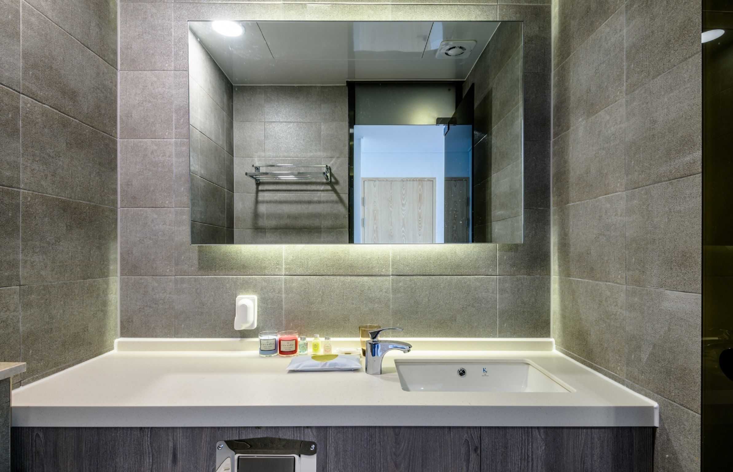 5. suite m terrace | bathroom | shower, hair dryer, slippers, towels