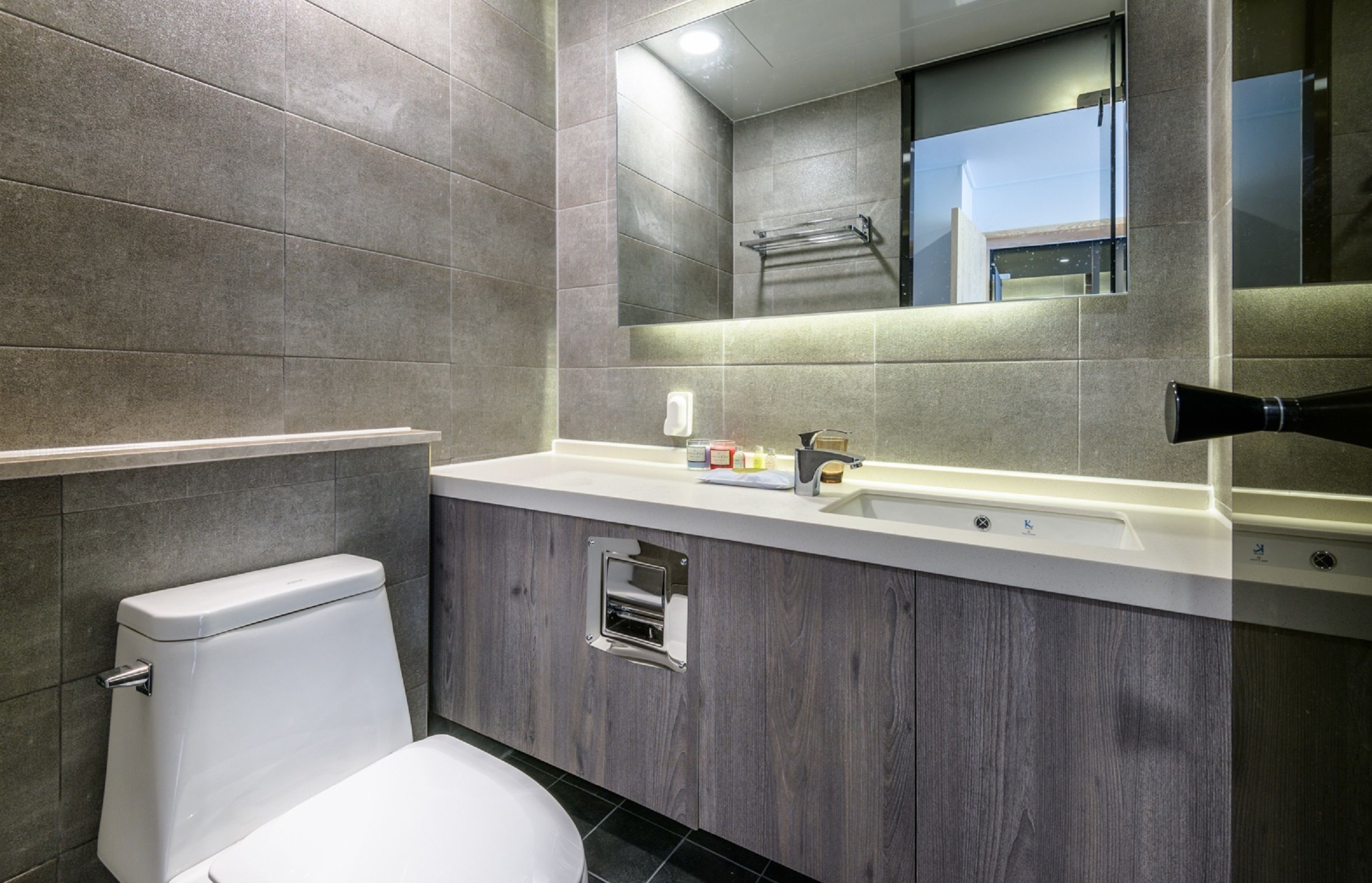 5. suite m terrace | bathroom | shower, hair dryer, slippers, towels