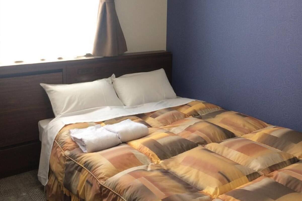 Standard Double Room | In-room safe, desk, iron/ironing board (on request), bed sheets