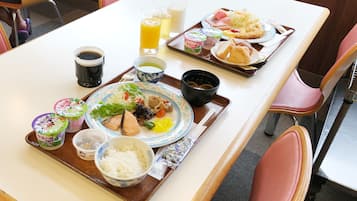 Daily Japanese breakfast (JPY 1650 per person)