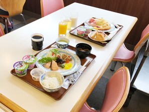 Daily Japanese breakfast for a fee - Osaka Academia (Osaka)