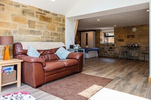 Smart-TV, DVD-Player, Bücher, Videothek