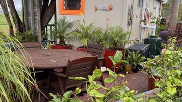 Holzhütte, 1 Queen-Bett, Kochnische, Meerblick (Pohutukawa Room)