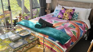 Hytte – classic, 1 queensize-seng, tekjøkken, havutsikt (Pohutukawa Room)