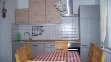 Kühlschrank, Ofen, Herdplatte, Geschirrspüler