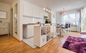 Kylskåp, ugn, spishäll och diskmaskin