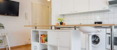 Réfrigérateur, four, plaque de cuisson, lave-vaisselle