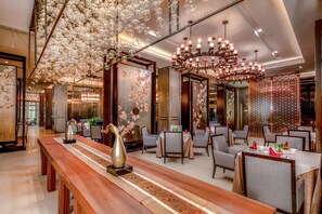 3 restaurants; breakfast, lunch, and dinner served - Felton Grand Hotel Bazhong (Bazhong)