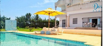 Villa calme piscine avec vue sur mer et montagne