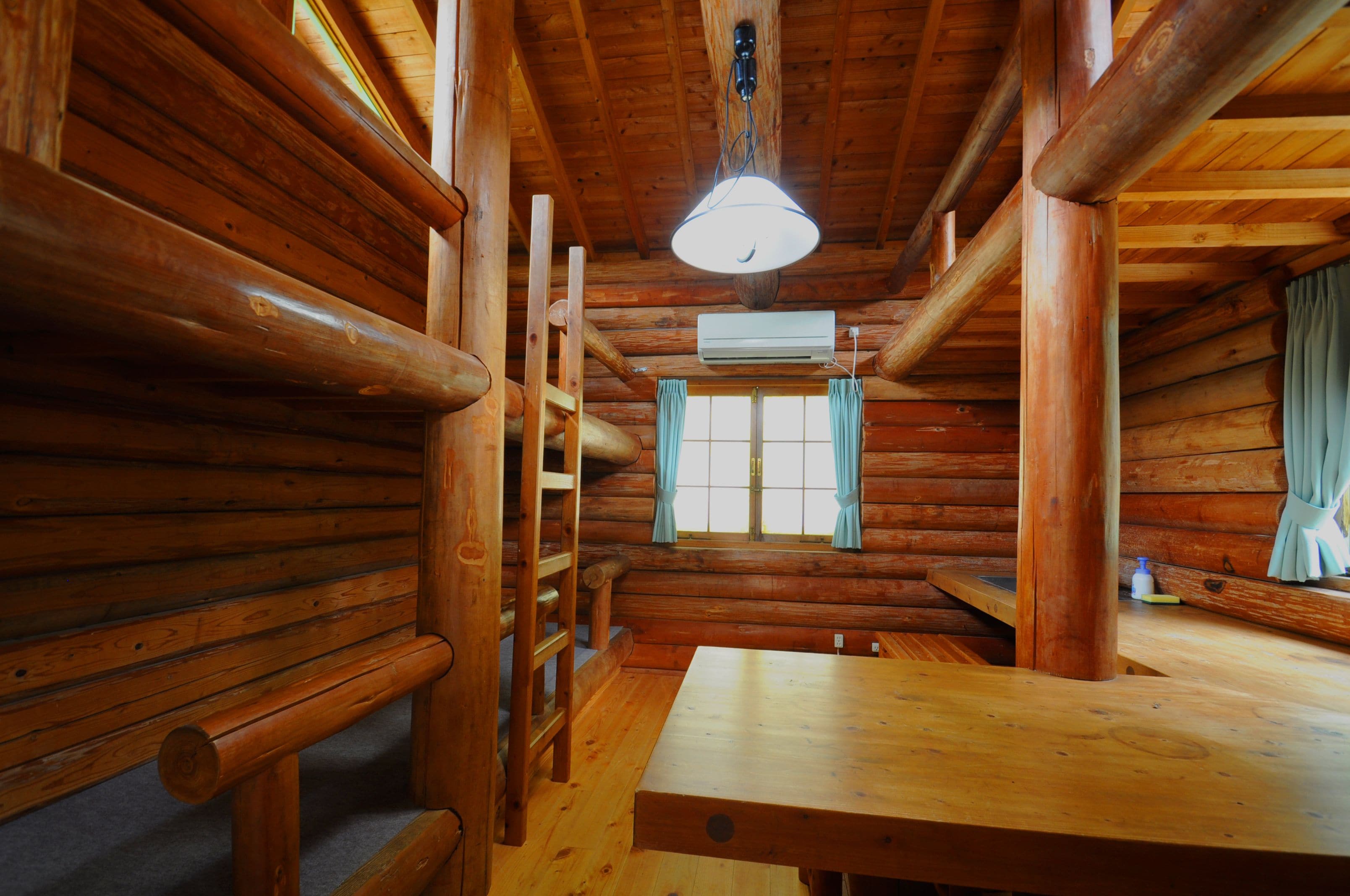 1 bedroom, desk, bed sheets