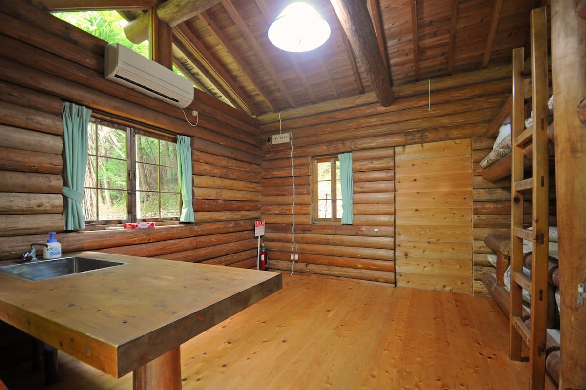 standard house (4adults) | 1 bedroom, desk, bed sheets