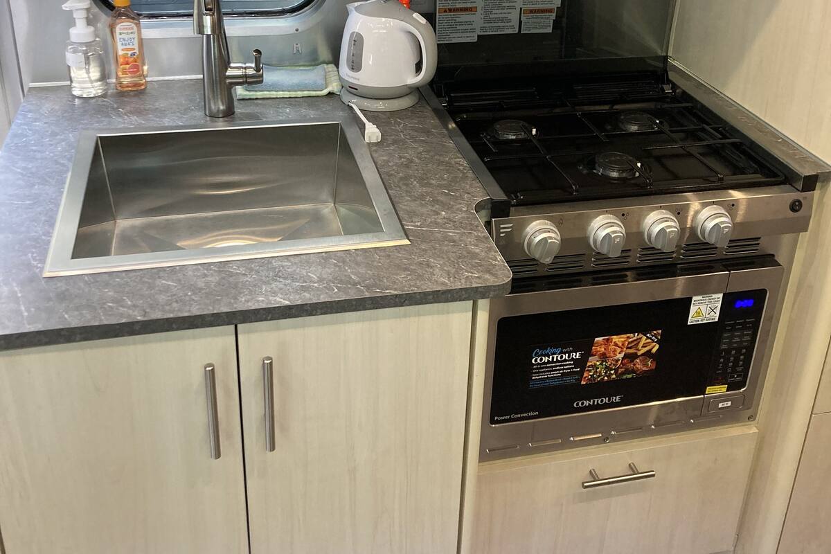 mobile home, kitchenette, river view | private kitchenette | fridge, microwave, electric kettle