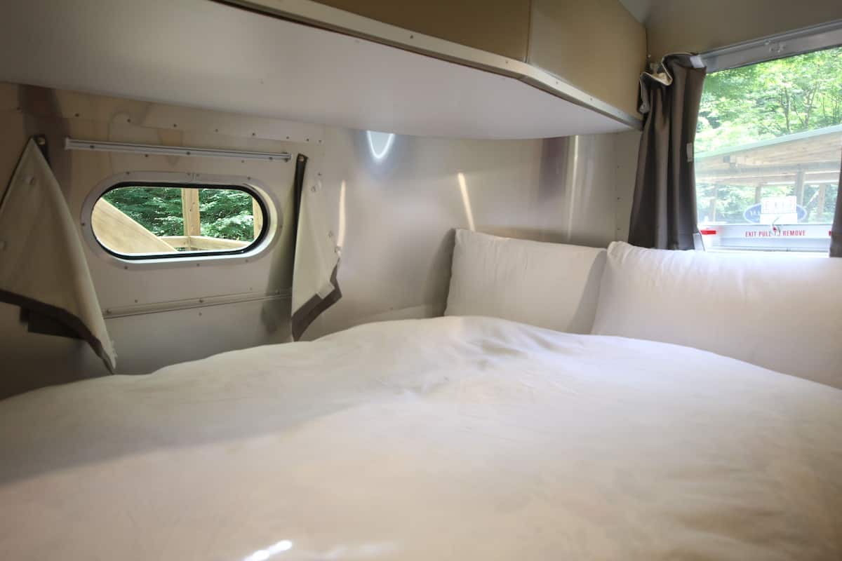 mobile home, kitchenette, river view | 1 bedroom, desk, bed sheets