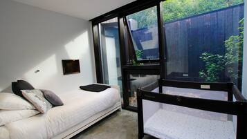 Apartemen Desain, 2 kamar tidur, pemandangan sungai, area taman | Tempat tidur tambahan