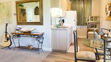 Fridge, microwave, oven, coffee/tea maker