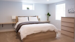 2 bedrooms, desk, iron/ironing board, free WiFi - ❤️ CLEAN ★ NEAR DOWNTOWN | PRIVATE PATIO ★ WALKABLE (Portland)