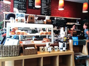 Dining - ❤️ CLEAN ★ NEAR DOWNTOWN | PRIVATE PATIO ★ WALKABLE (Portland)